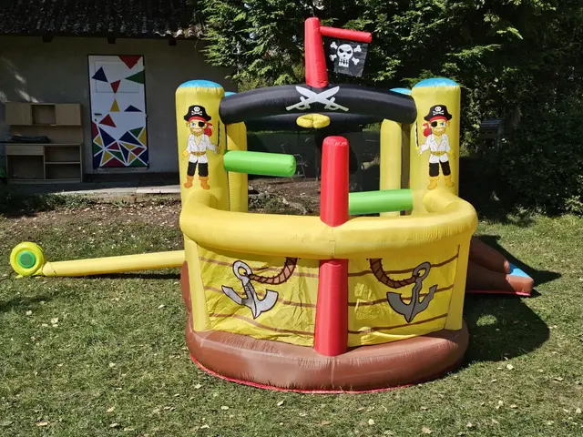 Malý skákací hrad "Pirát"