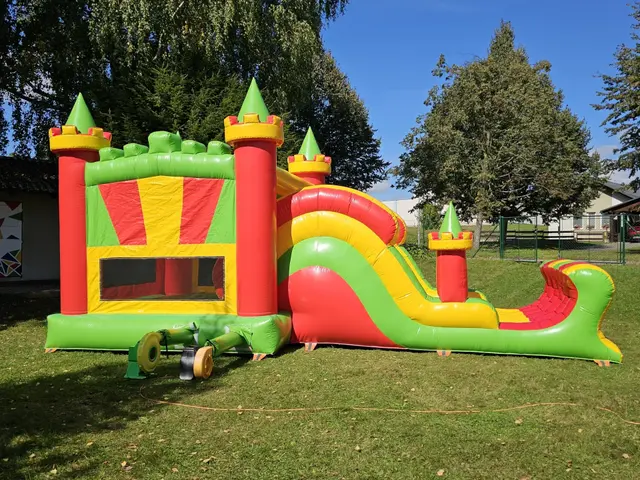 Velký skákací hrad "Vlnka"