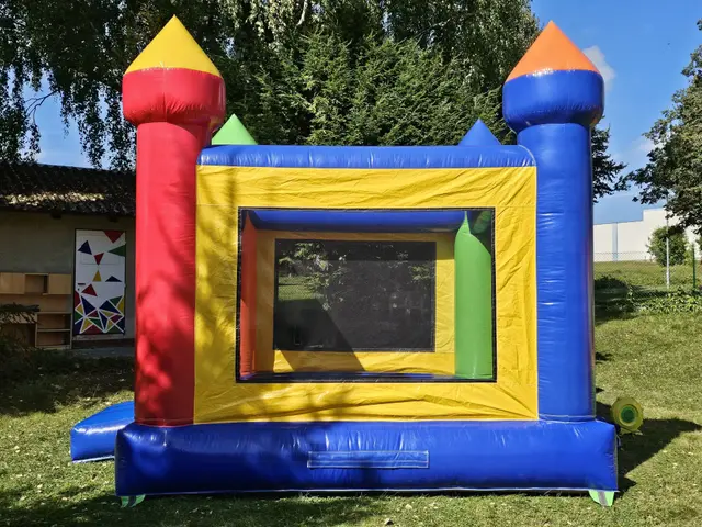 Střední skákací hrad "Skok"