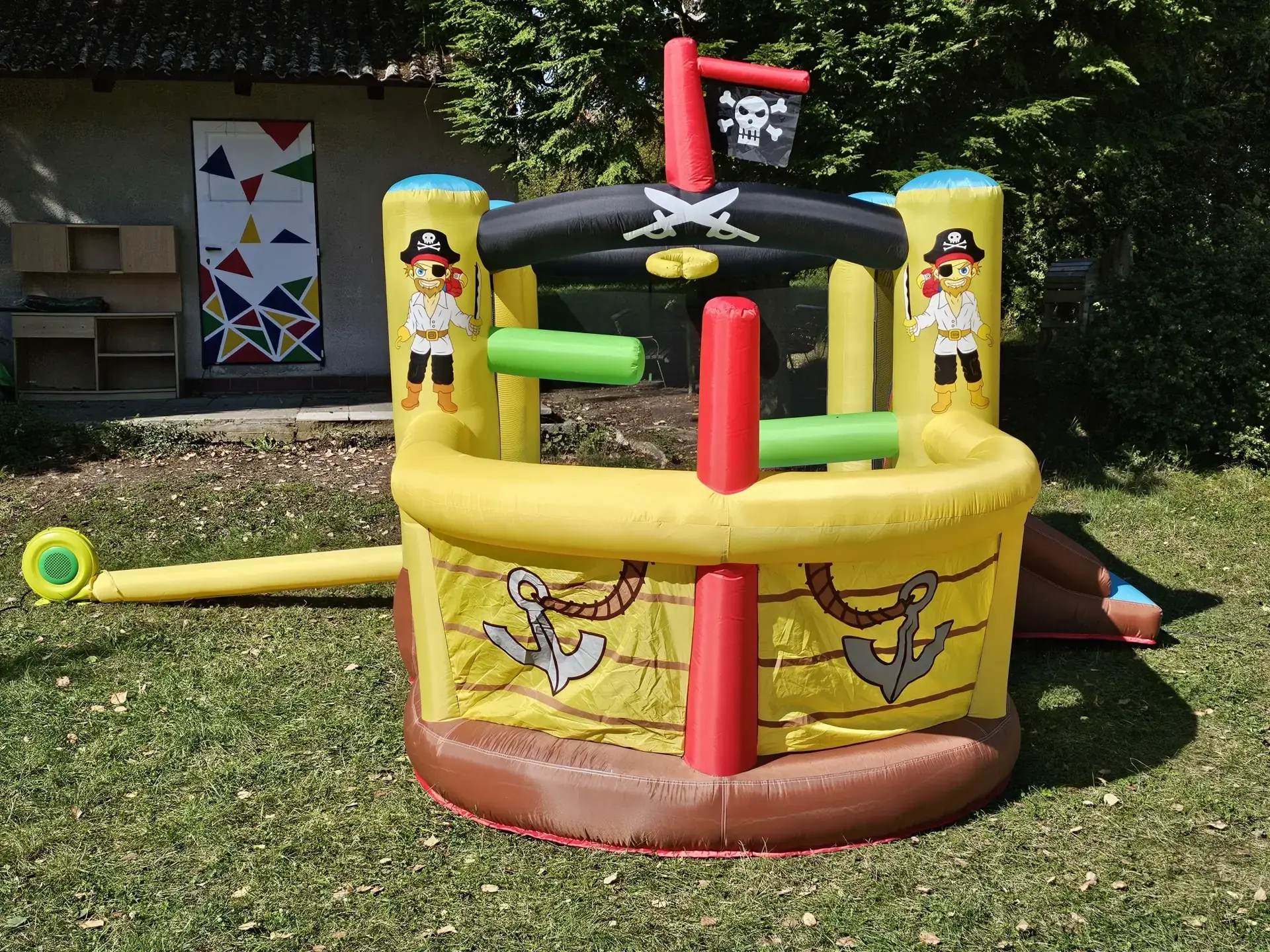 Malý skákací hrad "Pirát"