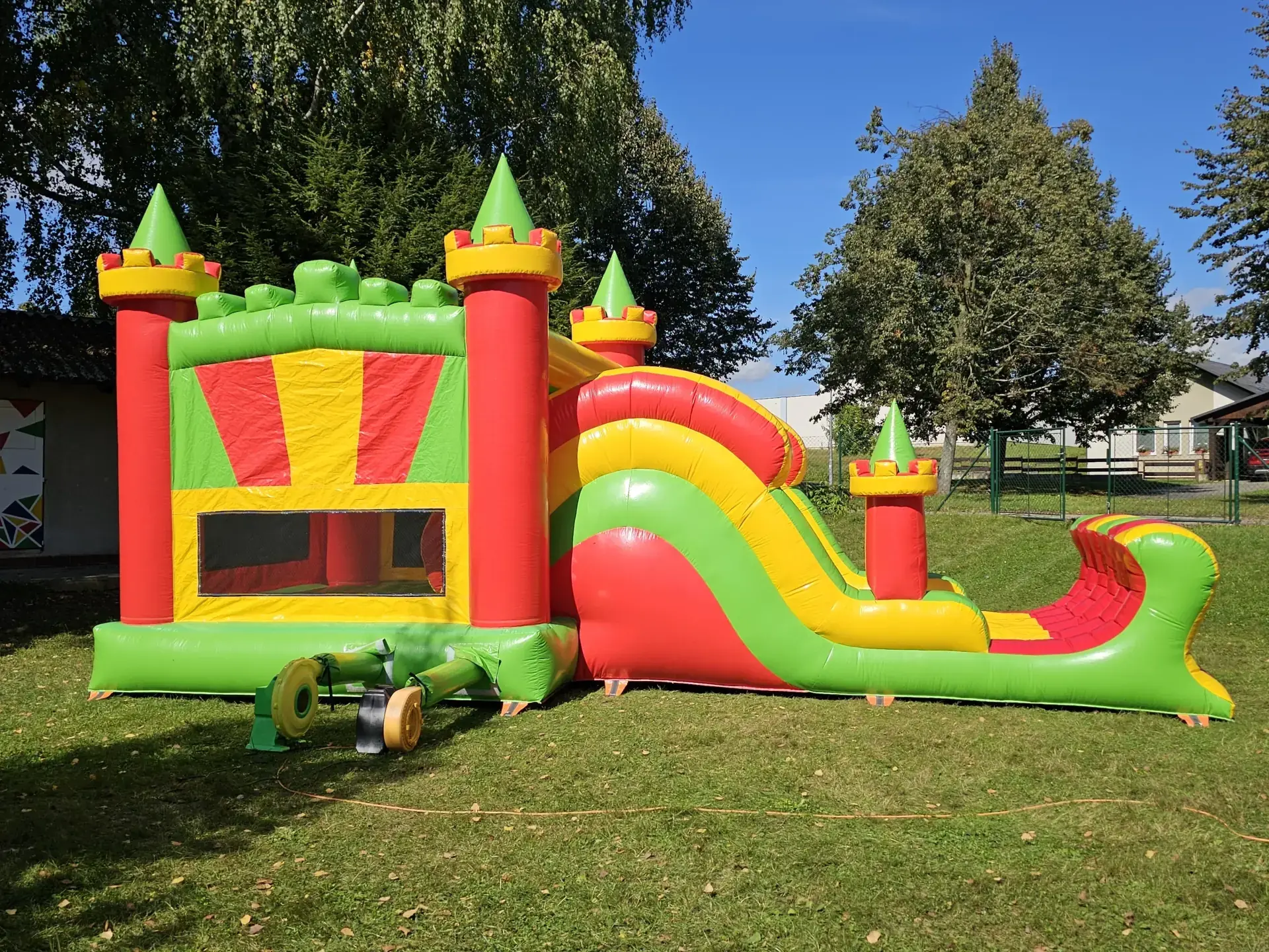 Velký skákací hrad "Vlnka"
